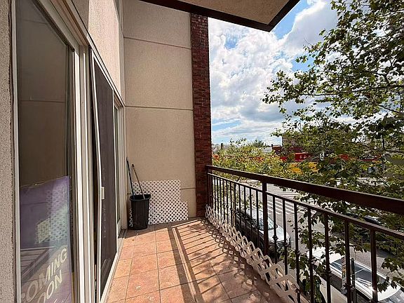 5th image of 1740 W 4th St APT 2C