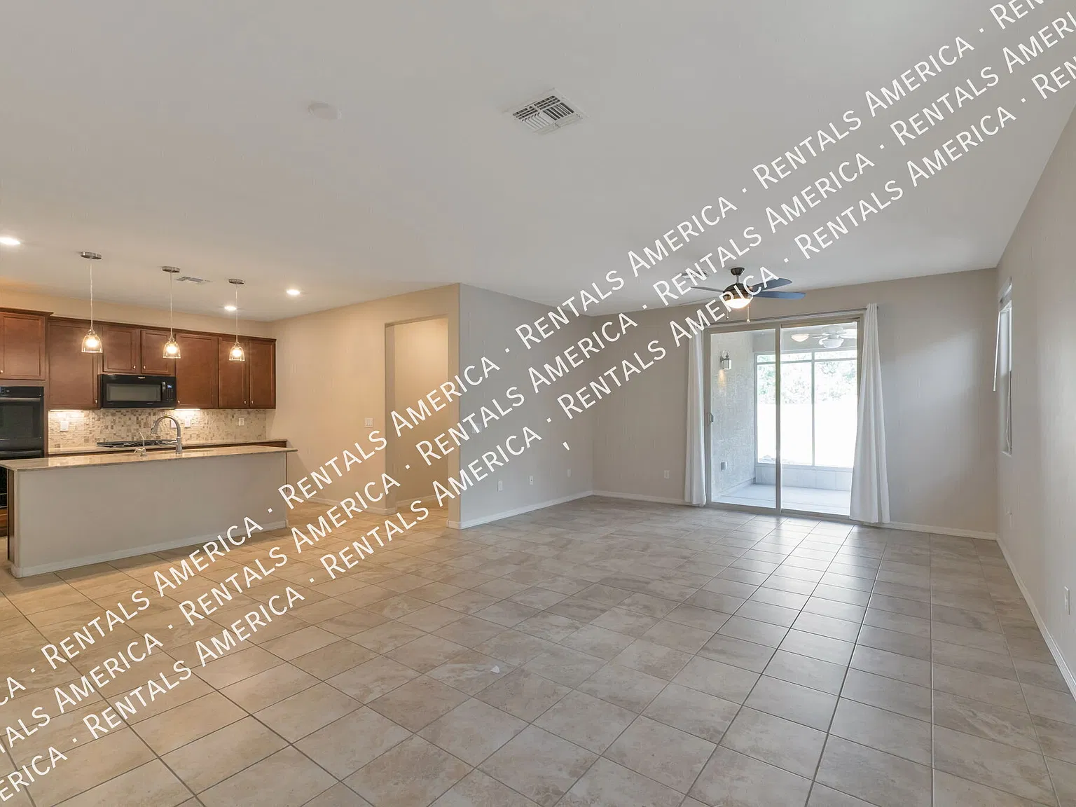 Beautiful, clean home in gated community, great NW location! — Photo 3