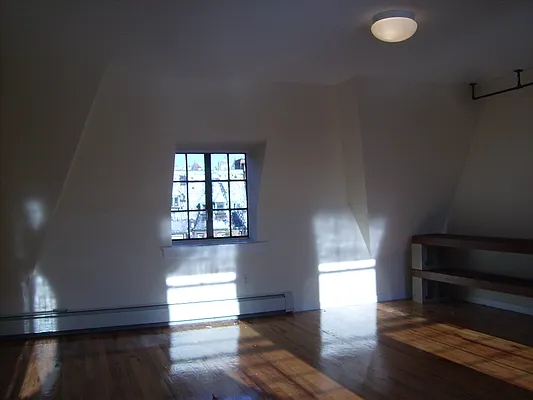 Rented by Perry Associates NYC Inc | media 28