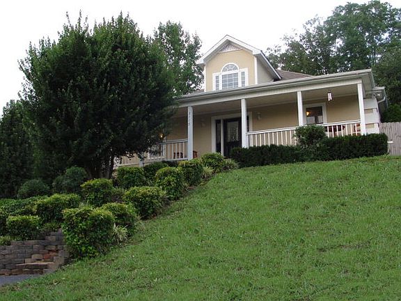 3rd image of 3118 Sparks Dr