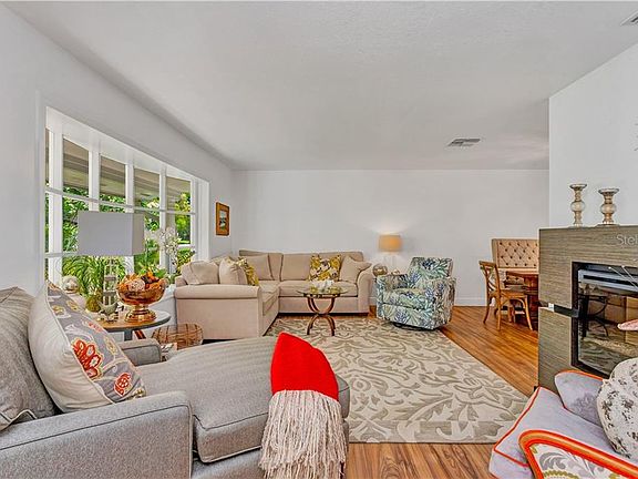 3rd image of 107 Hillcrest Dr