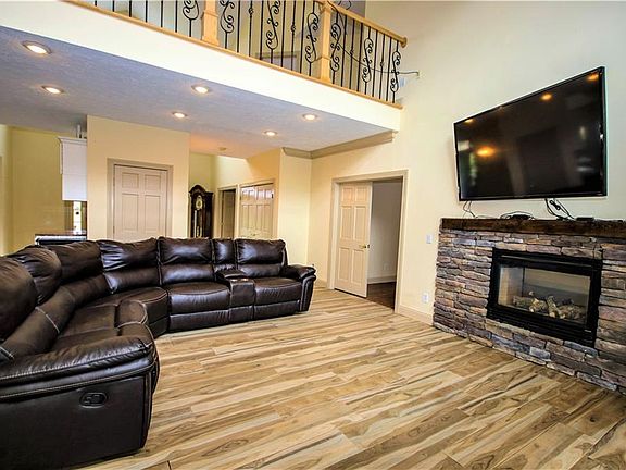 4th image of 4821 Cedar Ave