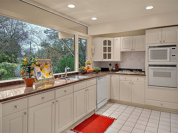 Comforting kitchen with brand new granite counter tops.