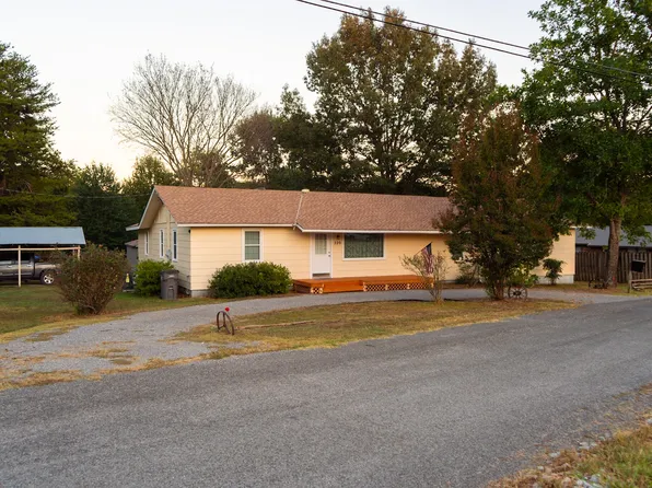 320 W 9th St, Newark, AR 72562
