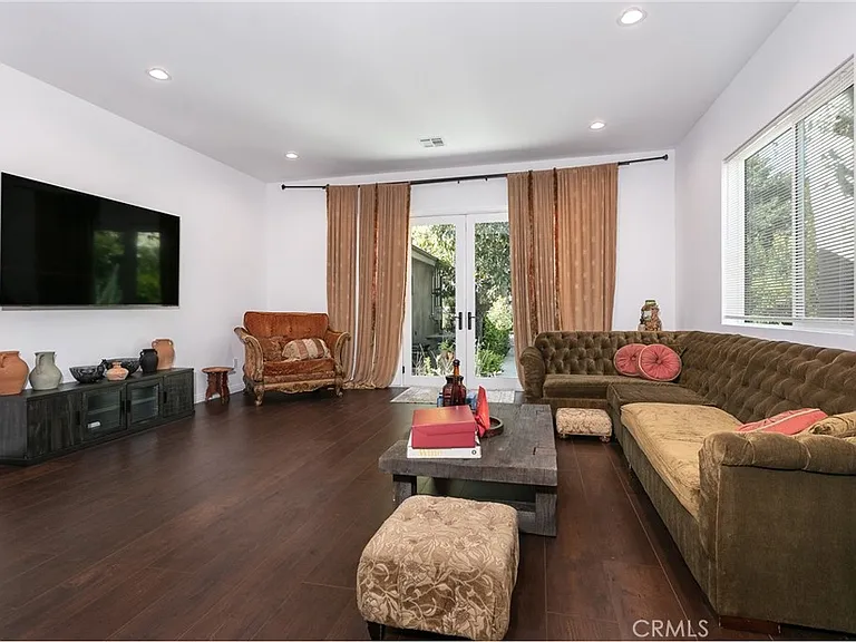 5825 Fulton Ave — Photo 5