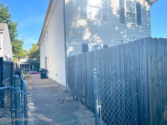 2nd image of 634 Atwood St