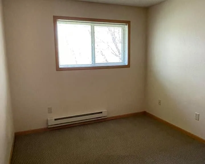 Nobles Square Apartments — Photo 14