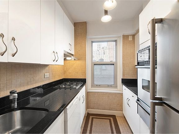 5th image of 159 W 53rd St APT 17H