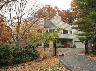 10612 Allenwood Ln, Great Falls, VA