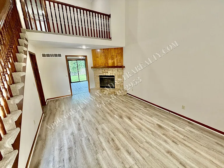 6622 W 149th Ter — Photo 4