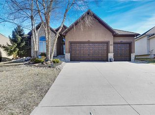 9962 Fountain Cir, Lenexa, KS 66220