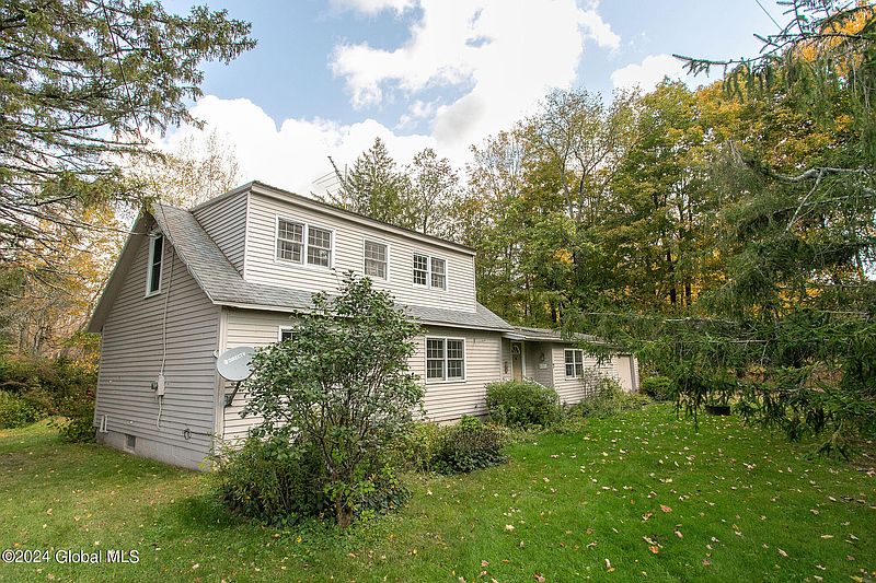 3rd image of 7 Goodrich Hollow Road