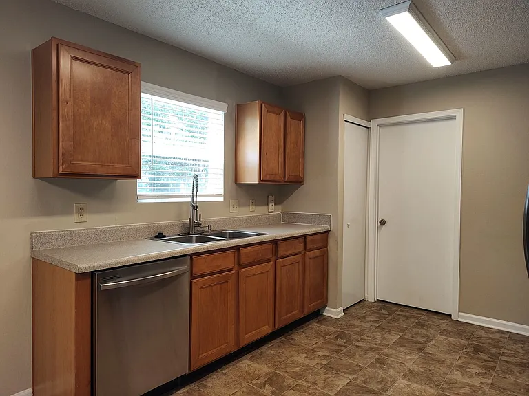 2038 Dunsmore Ln — Photo 5