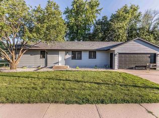 221 E 5th Ave, Lennox, SD 57039