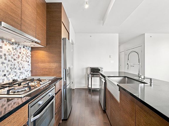 5th image of 565 Smithe St #2005