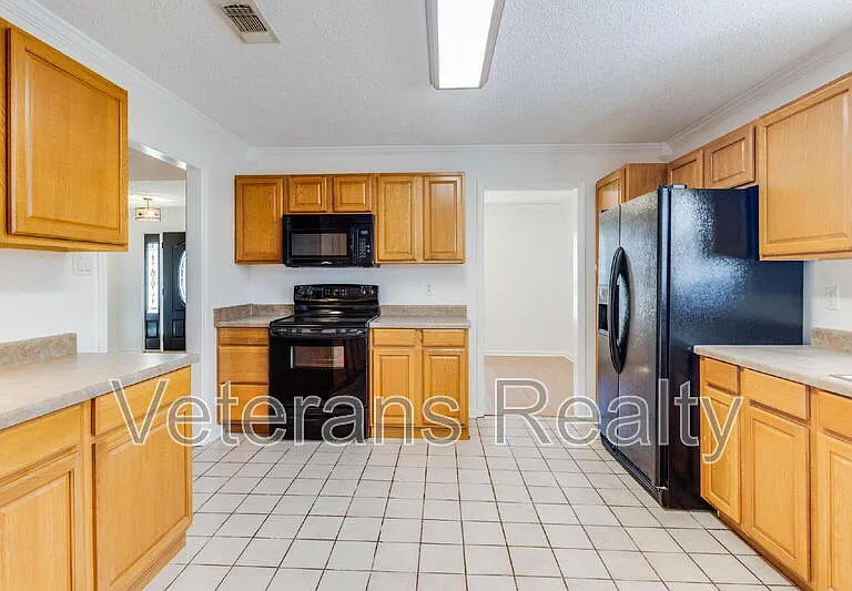 1210 Spring Dr — Photo 7