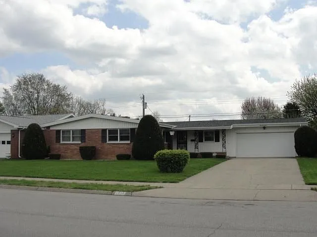 1017 W Estate St photo 1