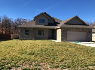 604 N Vermillion Dr, Strafford, MO 65757