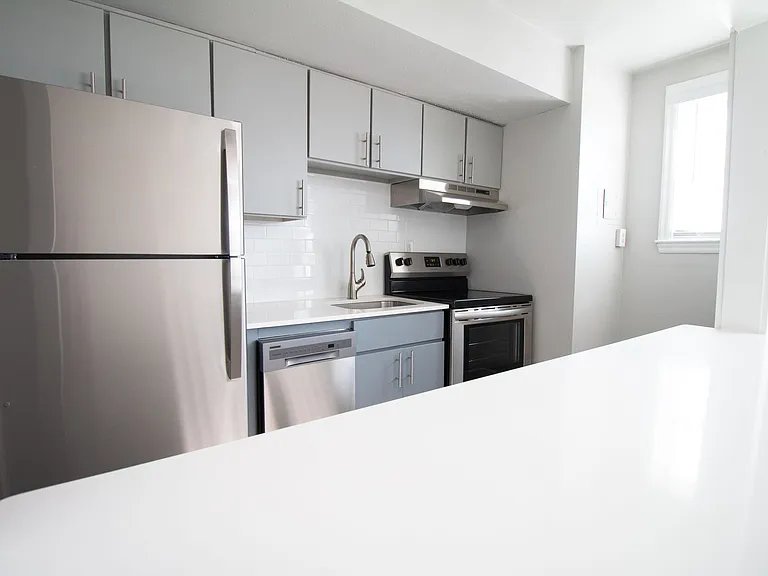 Mayflower Apartments — Photo 11