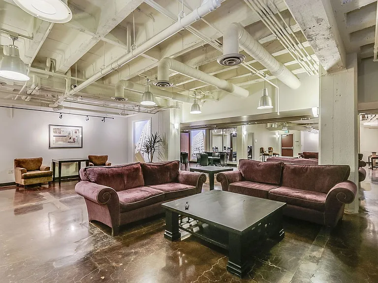 114 W Adams St #610 — Photo 42