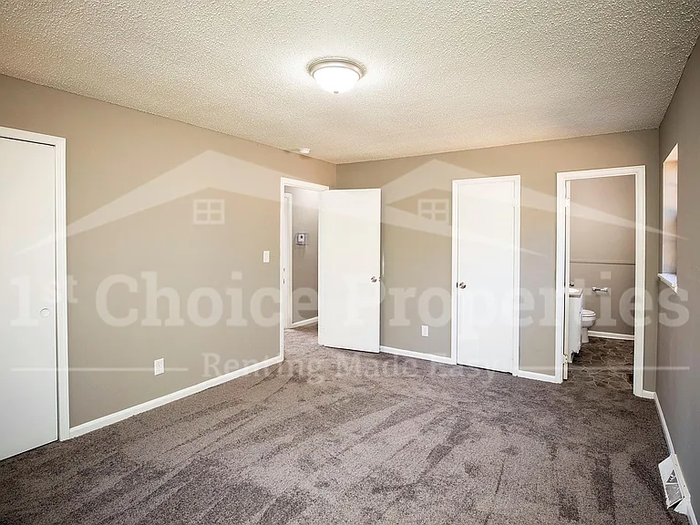 5140 Hickory Dr NE — Photo 15