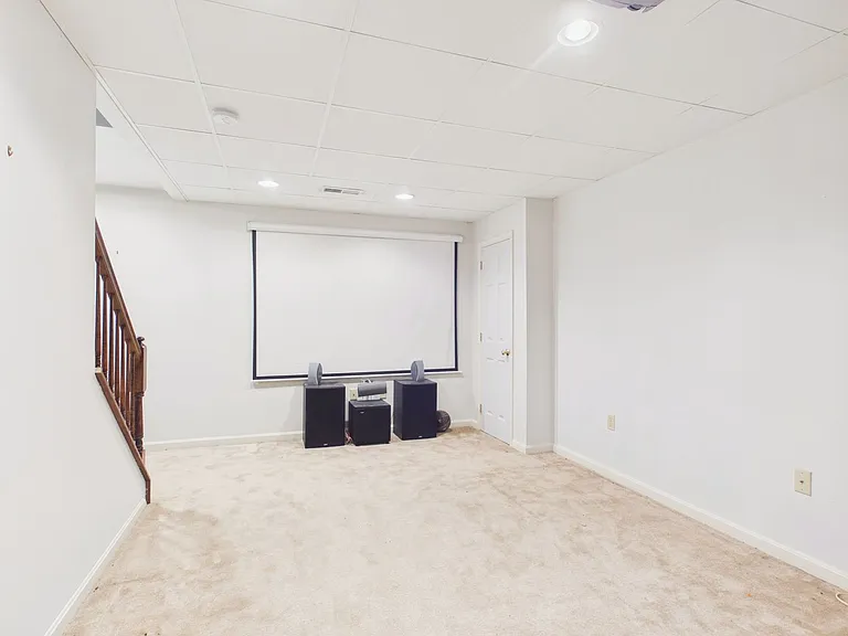 413 Waverly Rd — Photo 16