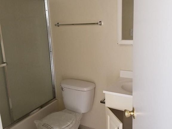 4th image of 145 E 44th St APT 217