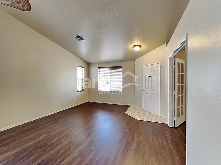 710 Breezy Ridge Dr — Photo 7