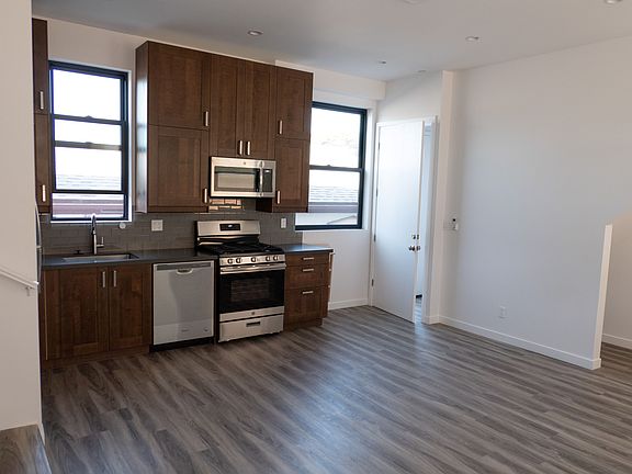 2nd image of 3939 S Centinela Ave #C