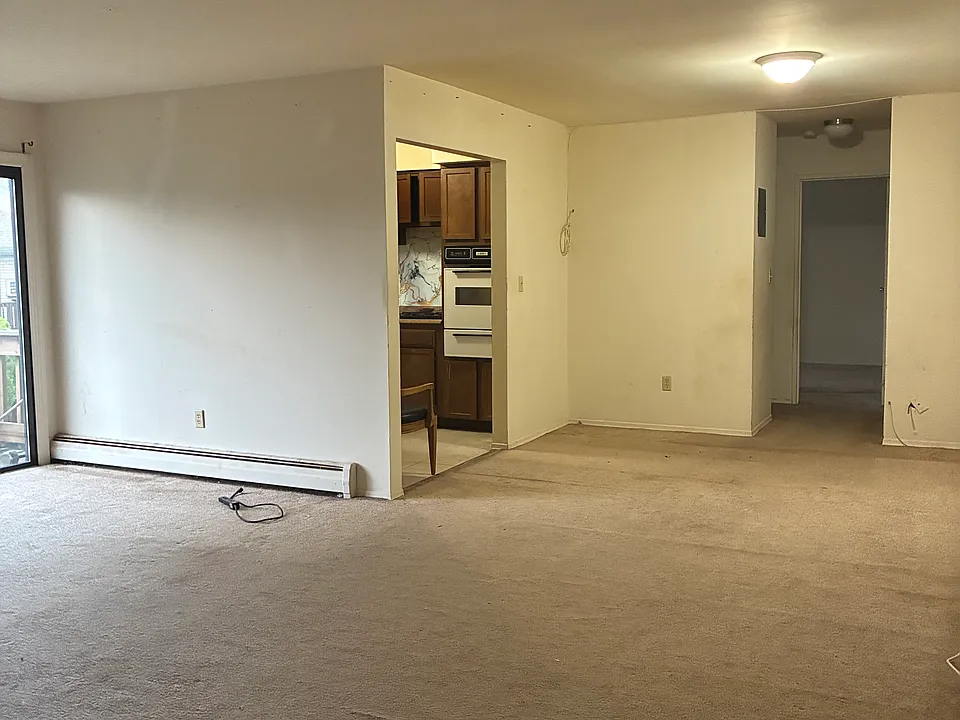 204 Sneden Pl W #204