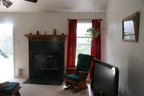 4th image of 717 Twin Oaks Dr