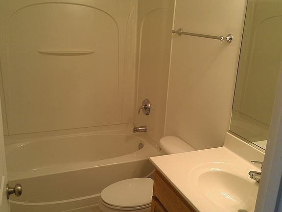 3rd image of 51 Rotunda Cir