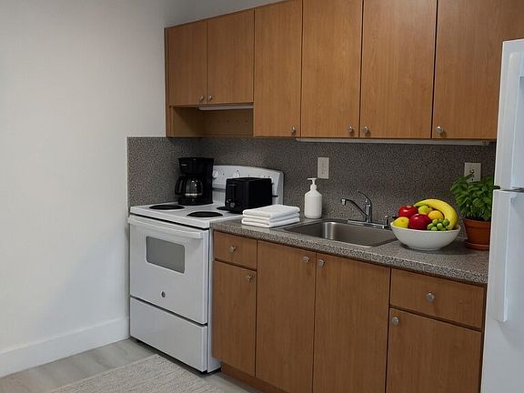 5th image of 635 SW 7th Ct APT 4