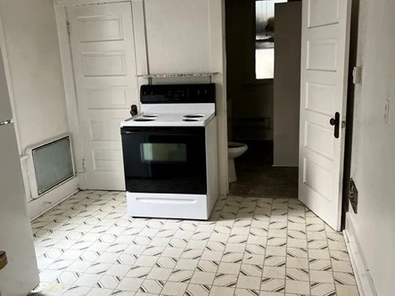 915 E Lakeside Ave #D — Photo 3