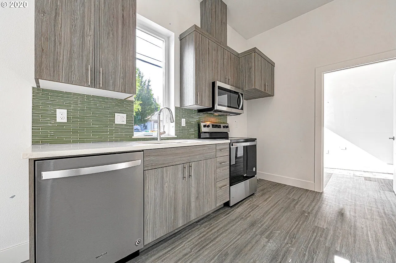 4130 NE Garfield Ave — Photo 1