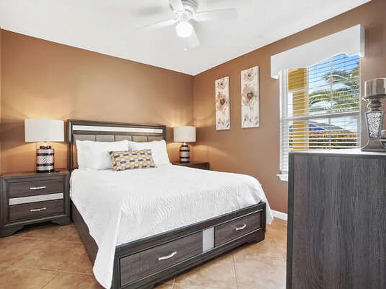 11709 Seashore Ln — Photo 5