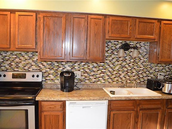 3rd image of 10115 Emerson Ave