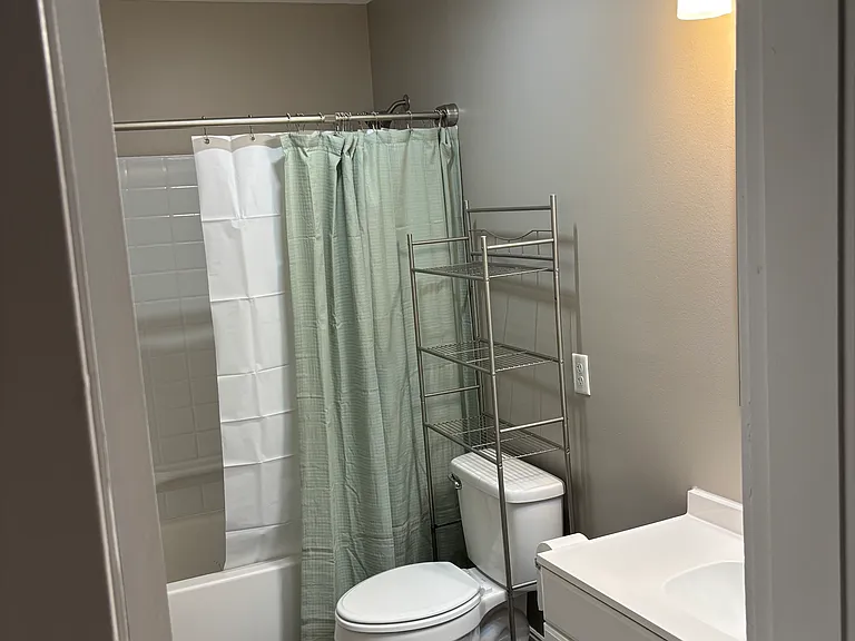 1557 E Rich St — Photo 9