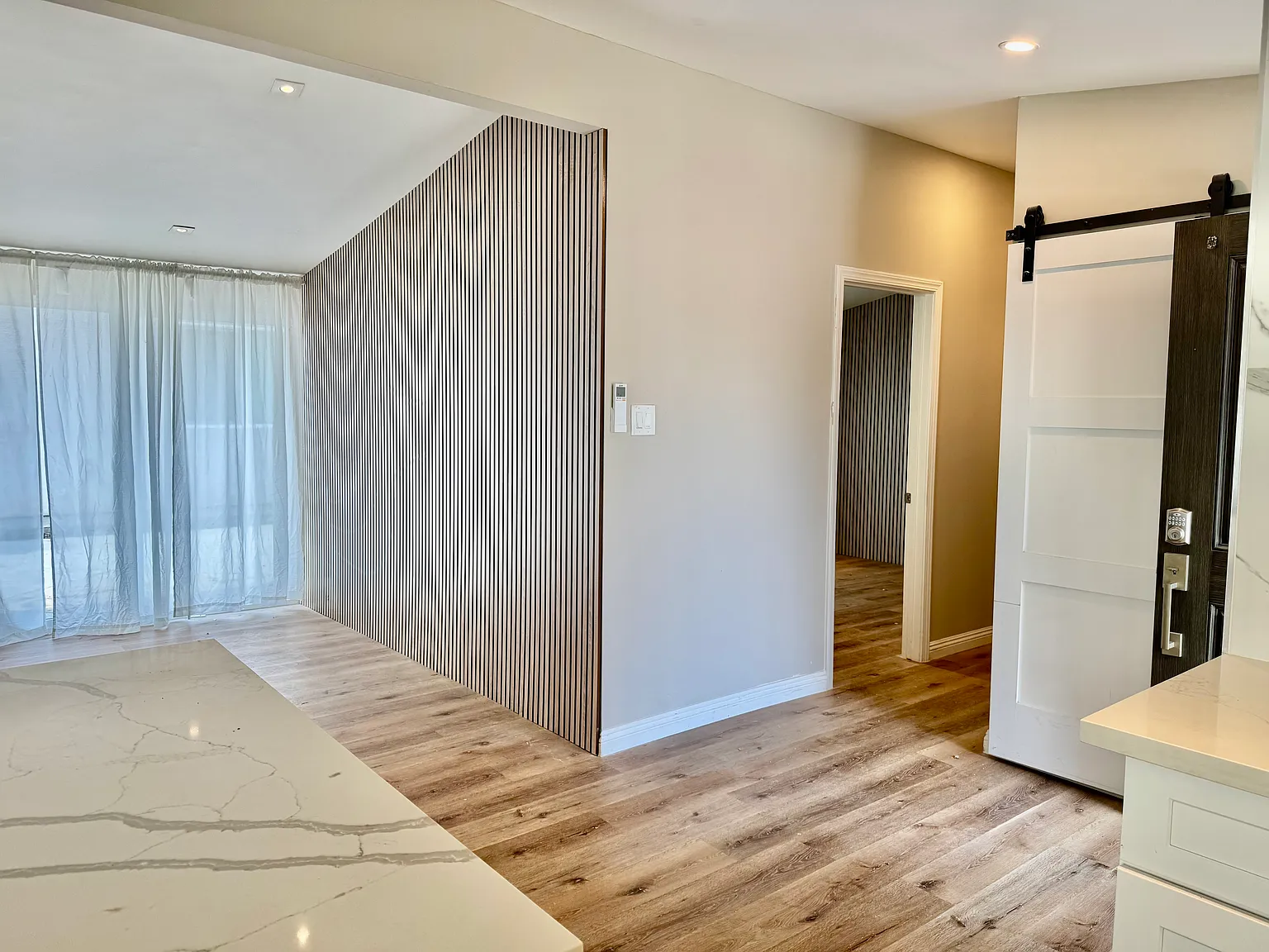 660 Beach St — Photo 4