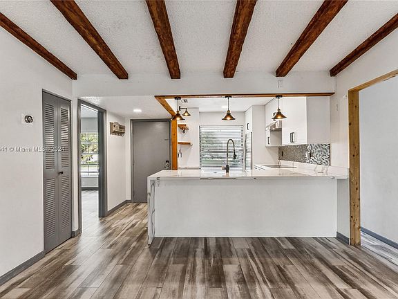 5th image of 3220 E Meadows Cir #3220