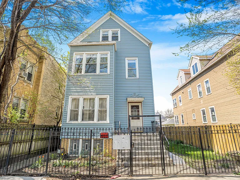 2826 N Rockwell St #1 — Photo 10