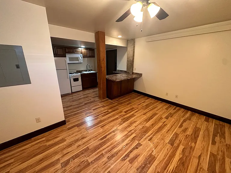 Ebert Apartments — Photo 10