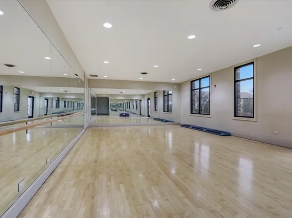 International Village Lombard