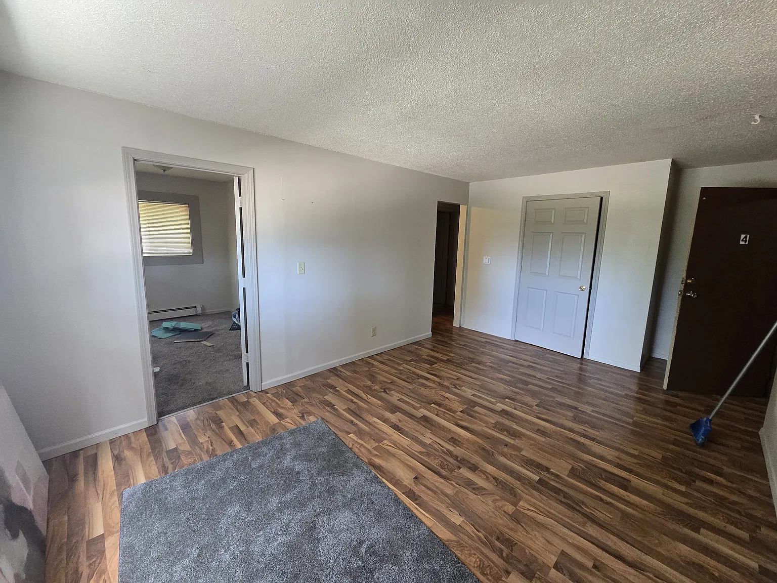 3 bed, 780 sqft, $1,200 — Photo 1
