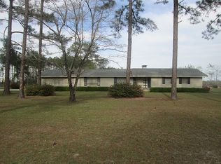 34 Woods Bridge Rd, Jesup, GA 31545