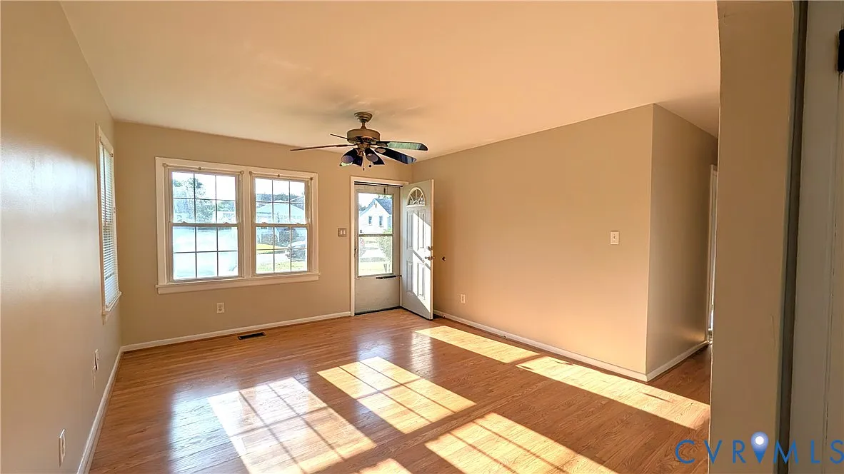 3 bed, 1.0 bath, 936 sqft, $1,350 — Photo 4