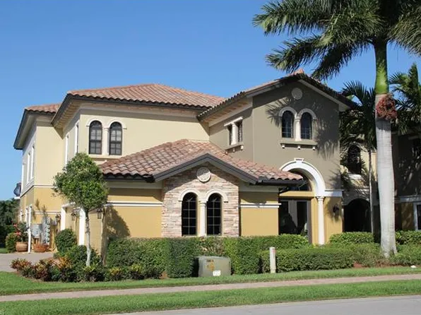 9105 Prima Way APT 201, Naples, FL 34113