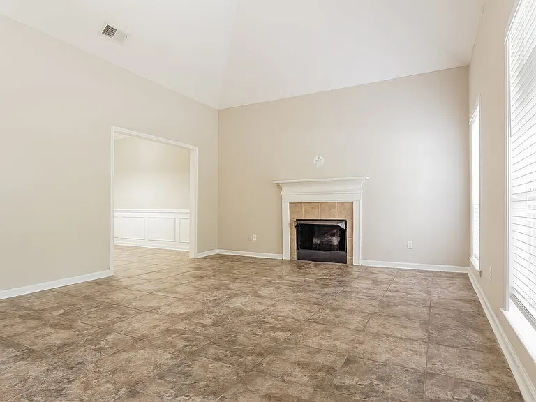 5741 Marchester Cir — Photo 4