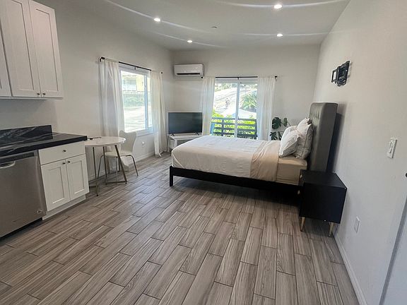 2nd image of 1647 Ocean Front Walk APT 11