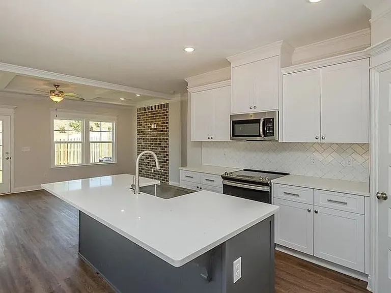 335 Sumac Trl — Photo 5